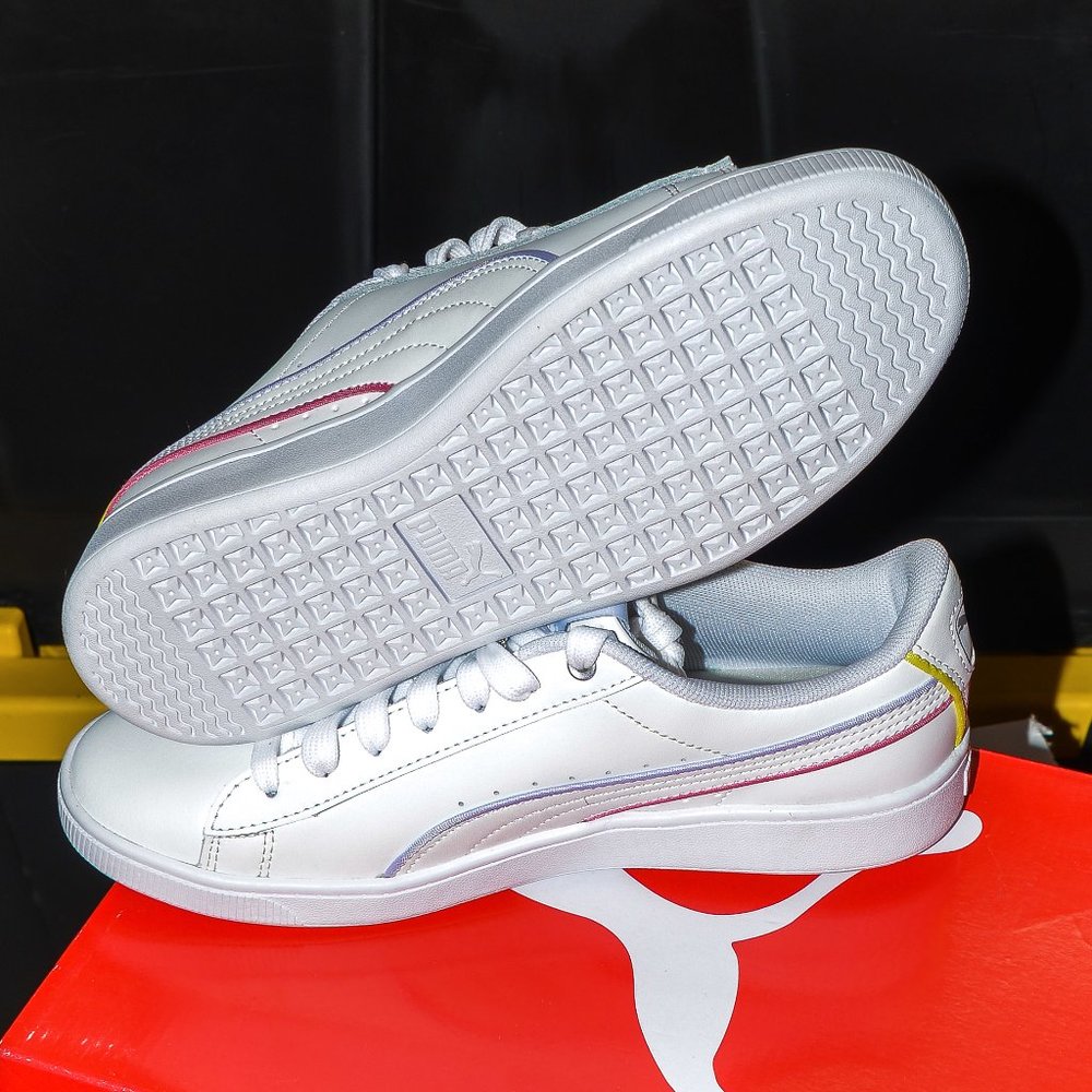size 6 white Puma ladies sneaker